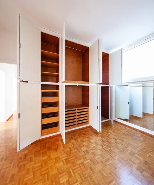 Zimmer Mit Garderobe Parkett Und Spiegel Niemand Drinnen — Stockfoto