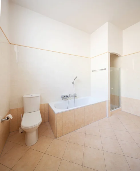 Banheiro Brilhante Com Azulejos Ninguém Dentro — Fotografia de Stock