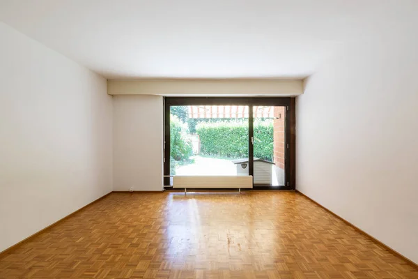 寄木細工の床と空の部屋 誰も内部 — ストック写真