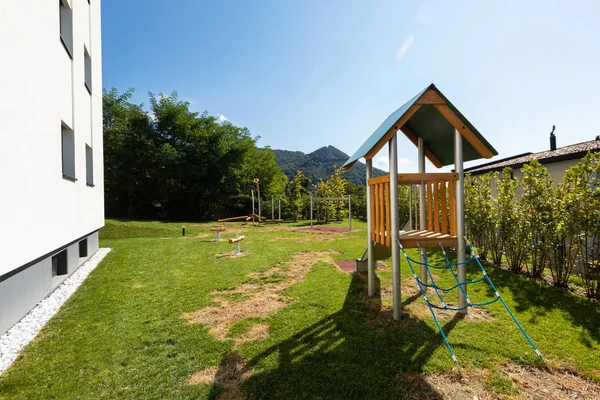 Parque Infantil Para Crianças Privadas Condomínio Ninguém Dentro — Fotografia de Stock