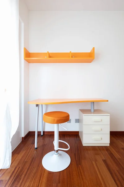 Orange Skrivbord Och Pall Detalj Ingen Släpper — Stockfoto