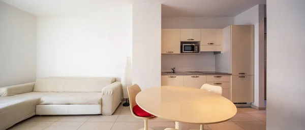 Offener Raum Mit Küche Und Wohnzimmer Niemand Drinnen — Stockfoto