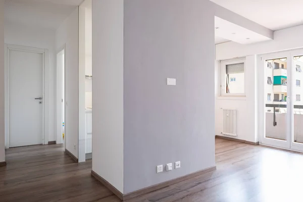 Empty Room Central Wall Corridor Closed Doors Nobody — Stock Photo, Image