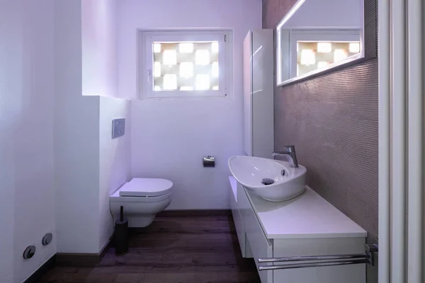 Modernes Minimalistisches Badezimmer Mit Parkett Niemand Drinnen — Stockfoto