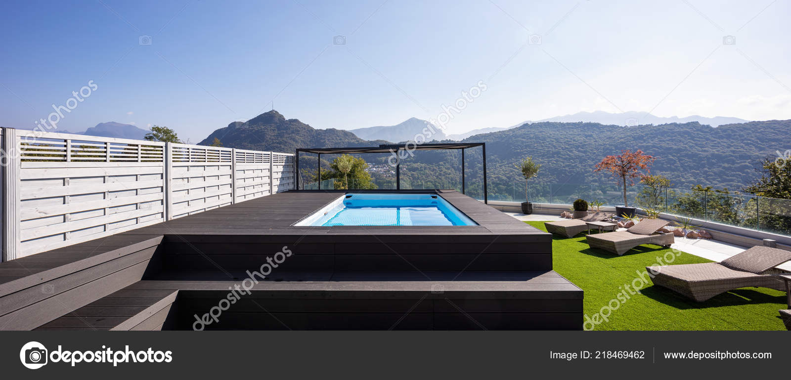 Géant Balcon Appartement Moderne Avec Piscine Sur Une Journée été
