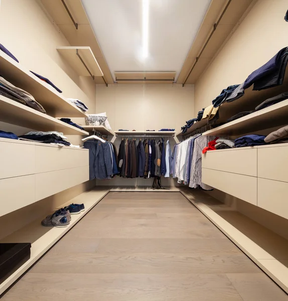 Modern Wooden Wardrobe Clothes Hanging Rail Walk Closet Design Interior — Stock Photo, Image