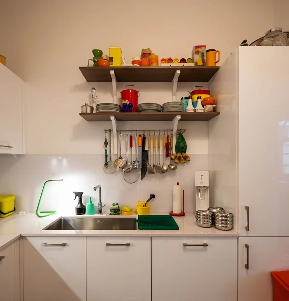 Moderne Keuken Een Gerenoveerd Gebouw Niemand Binnen — Stockfoto
