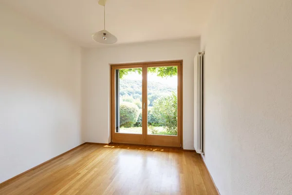 Habitación Blanca Vacía Con Vistas Naturaleza Hay Nadie Adentro — Foto de Stock