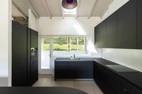 Detalle Cocina Moderna Negra Con Vista Ventana Hay Nadie Adentro — Foto de Stock