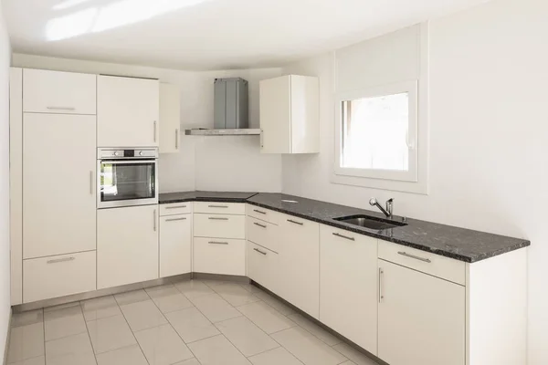 Witte Keuken Lege Appartement Niemand Binnen — Stockfoto