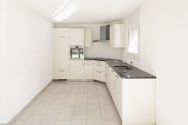 Witte Keuken Lege Appartement Niemand Binnen — Stockfoto