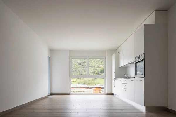 Wohnzimmer Mit Küche Und Großer Weißer Wand Niemand Drinnen — Stockfoto