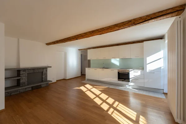 Interieur Moderne Lege Keuken Met Een Grote Windo — Stockfoto