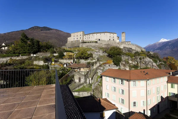 Enorme Terraza Día Soleado Con Vistas Los Alpes Suizos Hay — Foto de Stock