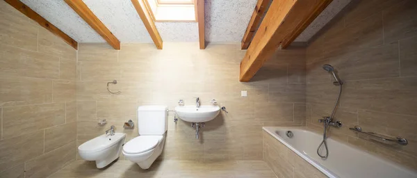 Vista Frontal Elegante Baño Mármol Hay Nadie Adentro — Foto de Stock