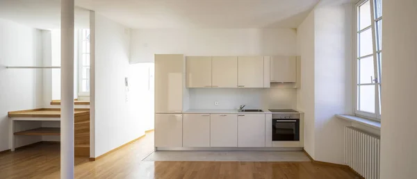 Moderne Küche Haus Mit Parkett Niemand Drinnen — Stockfoto