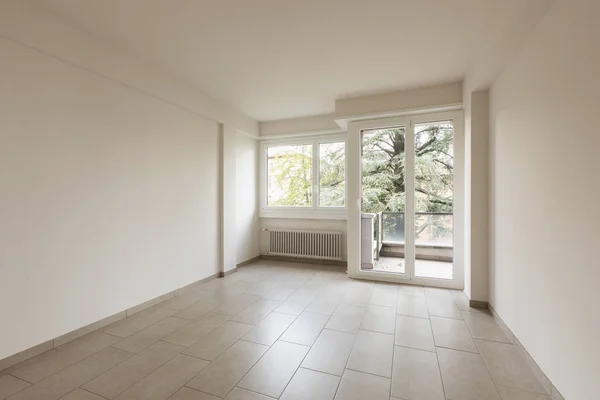 Leere Zimmer Große Fenster Mit Blick Auf Die Natur Niemand — Stockfoto