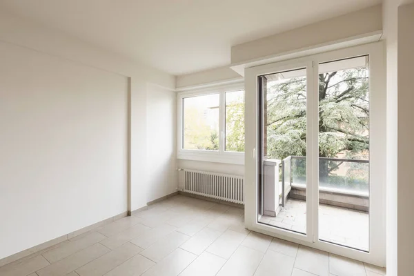 Leere Zimmer Große Fenster Mit Blick Auf Die Natur Niemand — Stockfoto