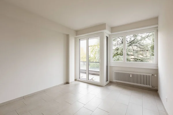 Leere Zimmer Große Fenster Mit Blick Auf Die Natur Niemand — Stockfoto