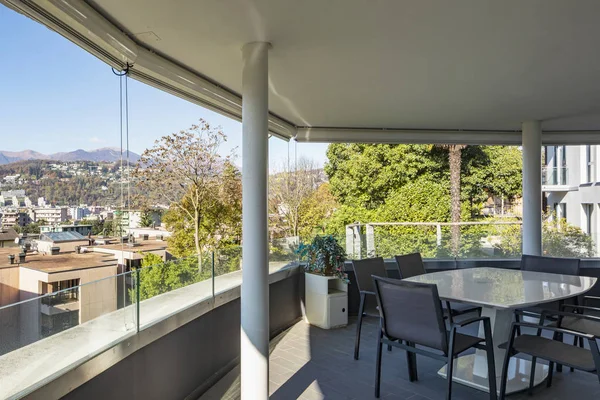 Lounge Terras Bestaat Uit Stoelen Tafel Met Uitzicht Stad Van — Stockfoto