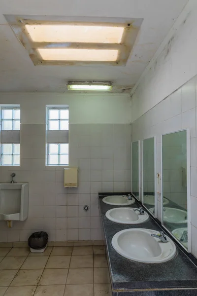 Interior Dirty Spanish Bathroom — Stock Photo, Image