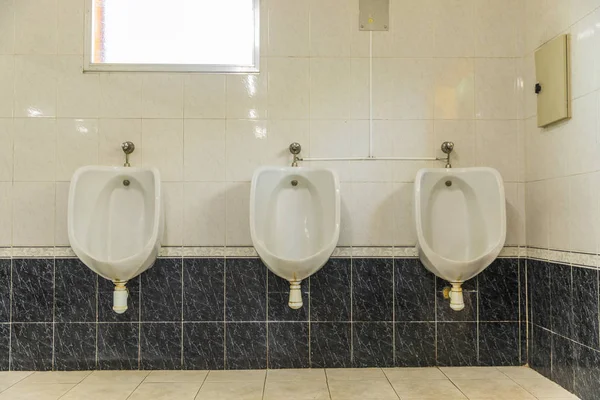 Portekiz Kirli Ortak Banyo Çeride Kimse Yok — Stok fotoğraf