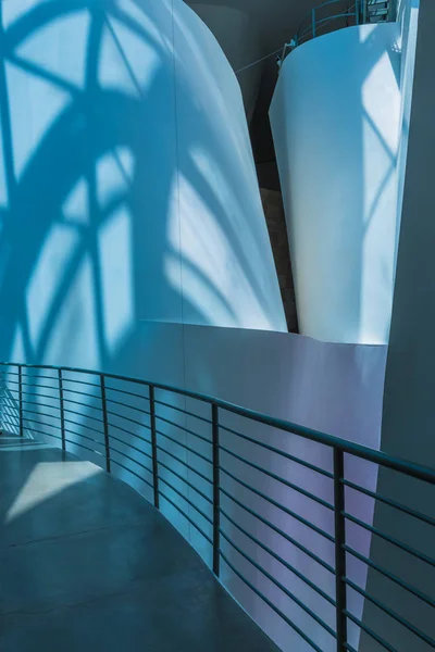 Kromme Moderne Architectuur Met Leuning Concept — Stockfoto