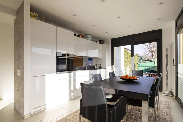 Keuken Met Lederen Tuinset Modern Appartement Niemand Binnen — Stockfoto