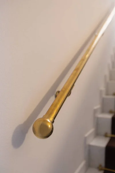 Pormenor Corrimão Dourado Uma Escada Imponente Ninguém Dentro — Fotografia de Stock