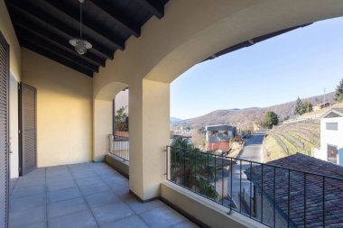 Güzellikler portico aracılığıyla
