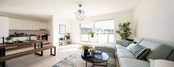 Modern ruang tamu dengan desainer sofa dan meja kopi . — Stok Foto