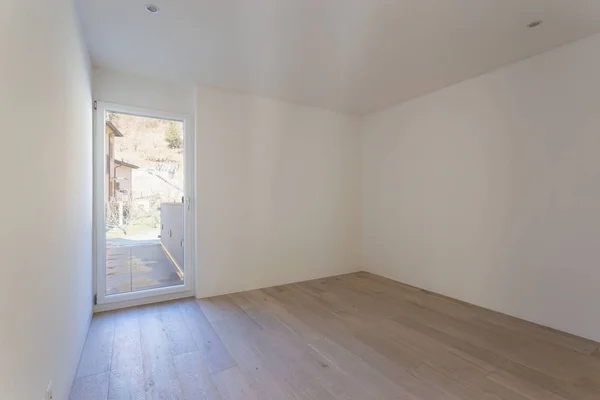 Ruangan dan jendela kosong putih dengan tampilan — Stok Foto