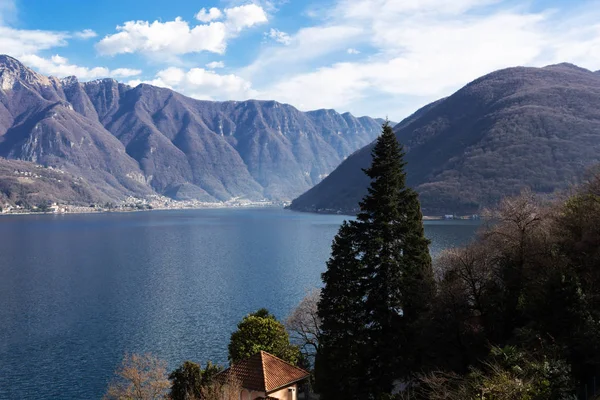 Fantastische Landschaft von der Terrasse aus gesehen — Stockfoto