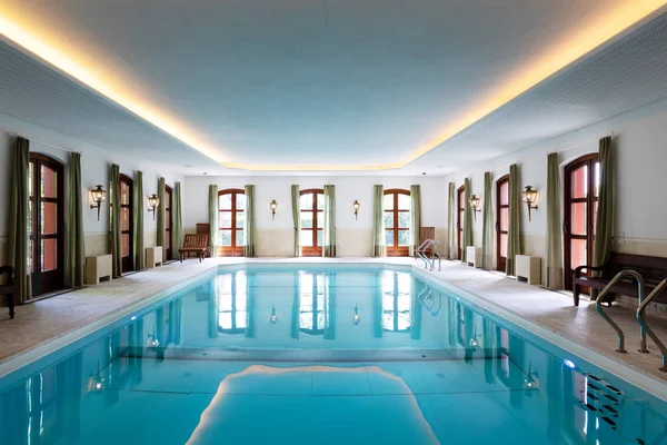 Indoor swimming pool in a private luxury villa — Stock Photo, Image