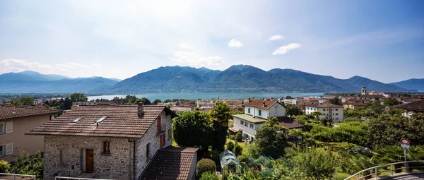 Panorama de Minusio, uma pequena aldeia na Suíça no Lago Magg — Fotografia de Stock