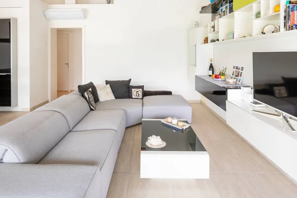 Front view of modern living room with sofa and TV cabinet — Stock Photo, Image