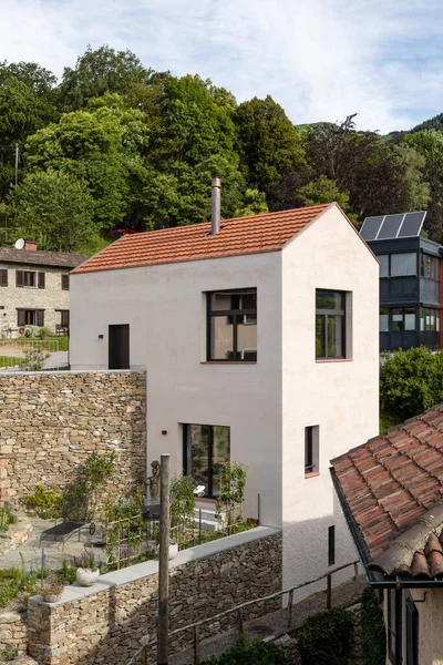 Klein Huis Een Klein Dorpje Het Zuiden Van Zwitserland Het — Stockfoto