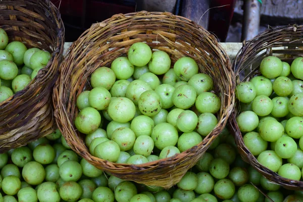 Makhampom, Hint bektaşi üzümü, Phyllanthus emblica yeşil meyveler.