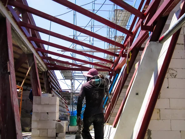Bina yapım aşamasında, çatı çelik çerçeve. — Stok fotoğraf