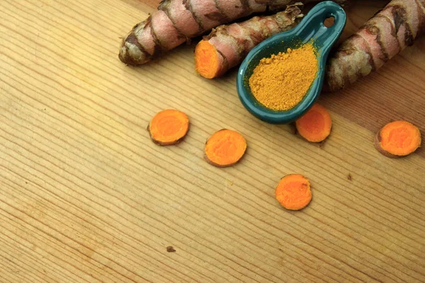 Curcuma tumeric baharat kökü tozu