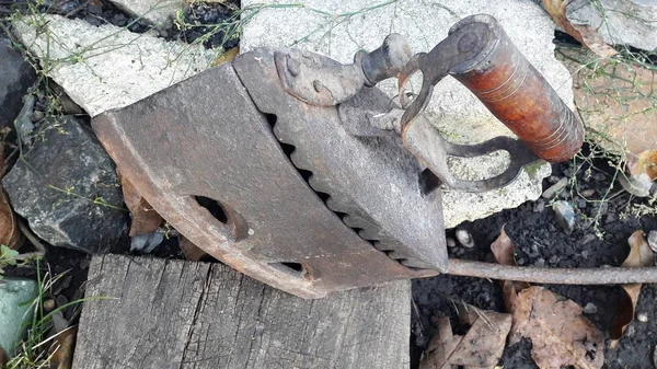 Eski tarz karbon demir. Eski şeyler. Retro vintage tarzı