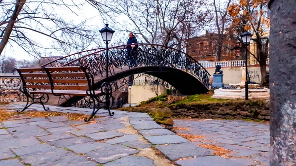 Ismarlayarak, mimari ve köprü