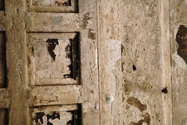 Kırık ve peeling boya eski duvar arka plan. Kırık eski beton duvar arka plan, duvar eski. Doğal ışık ve doku