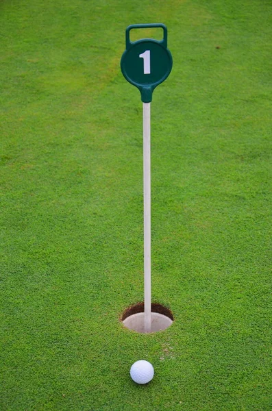 Golfové Hřiště Zelenou Trávou Pozadí Přírodní Krajina — Stock fotografie