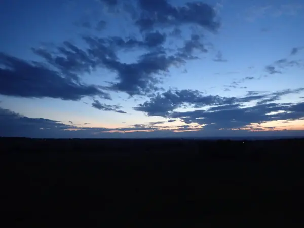 Land Sonnenuntergang Dunkelblau — Stockfoto