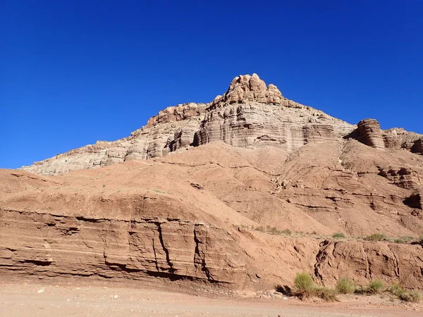Derin mavi gökyüzü arka plan ile Utah kaya oluşumu