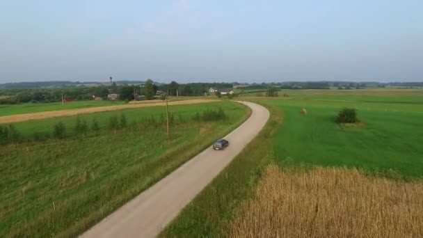 Ülkede Çakıl Yolda Araba Hava Görünümünü Araba — Stok video