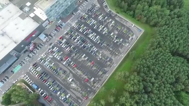 Αεροφωτογραφία Πάνω Χώρος Στάθμευσης Κοντά Στο Σούπερ Μάρκετ — Αρχείο Βίντεο