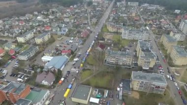küçük kasaba sokağa adil üzerinde uçuş