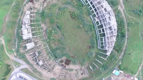 Vlucht Rond Verlaten Stadion Buurt Van Supermarkt — Stockvideo